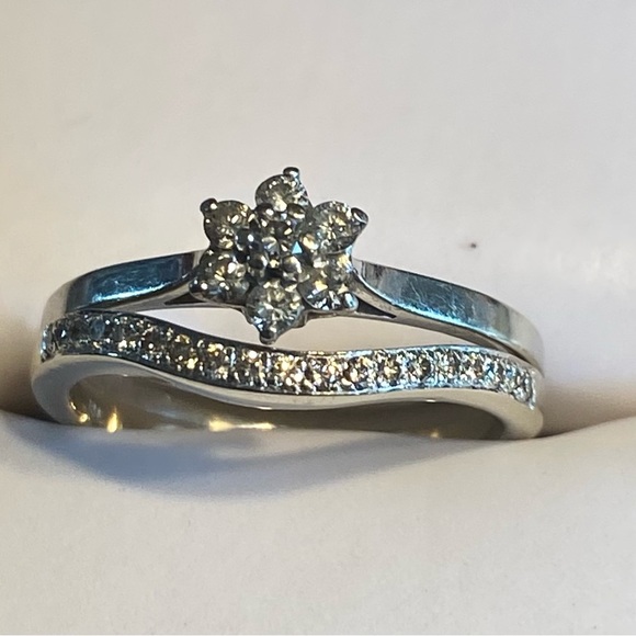 18k Gold engagement diamond rings - Picture 1 of 4